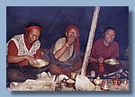 Dolpopas essen mit den Fingern außer dem feinen Herrn Nyima Lama, der öfters in Taiwan weil.jpg