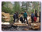 Beim Holzschlagen fuer den neuen Schulblock im Nationalpark Shey Poksumdo.JPG