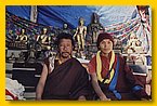 Lama Dawa Tenzing und Tashi Dhondup im Kloster Yangster.jpg