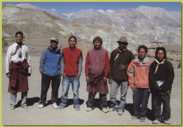 Lehrer, links Binod Shahi, Gyanu Gurung, Tashi Dorje, Tashi Dhondup.jpg