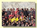 Ausschnitt aus dem Gruppenphoto mit Schuelern, Schulkomitee-Mitgliedern und Dorfbewohnern.JPG
