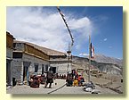 Das erste Schulhaus, das Karma Dhondup 1996 zu bauen begann.JPG