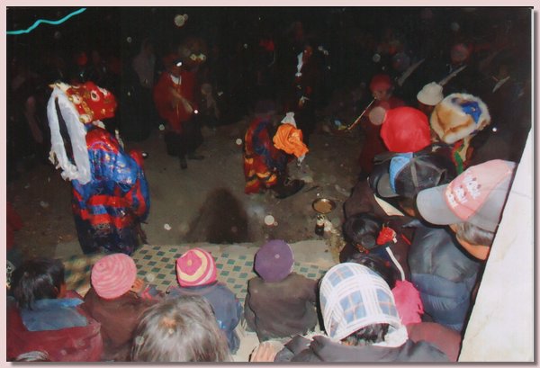 Gu Tor Zeremonie in der Gonpa von Komang.jpg