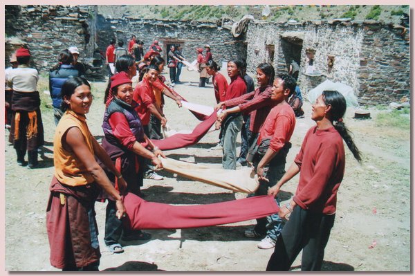 Herstellung von tibetischer Medizin in der Pu Gonpa.jpg